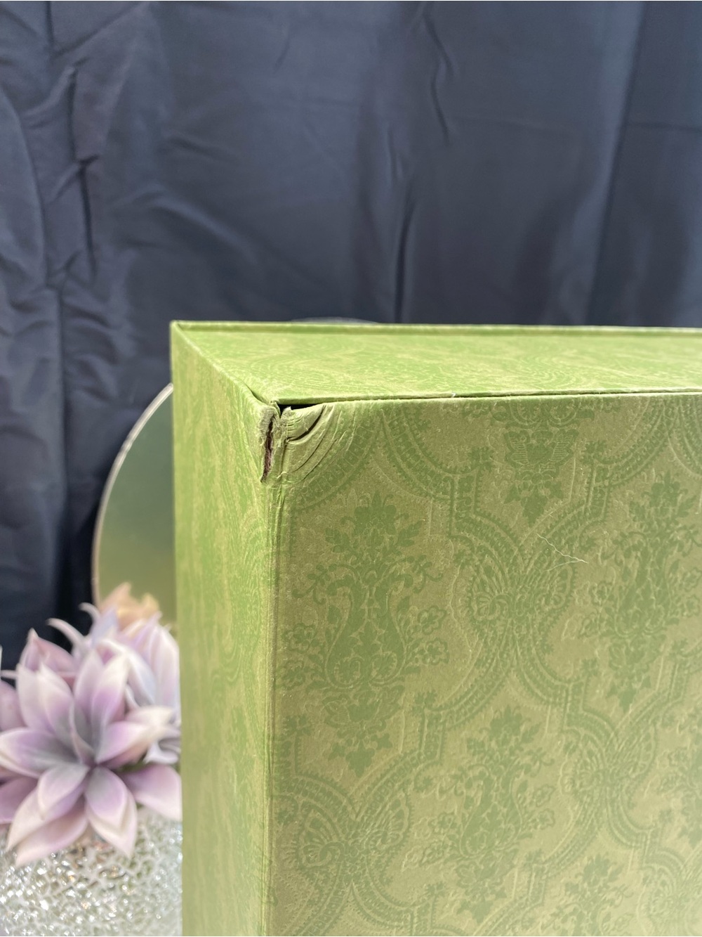 Gucci Gift Box with Ribbon - Picture 3 of 8